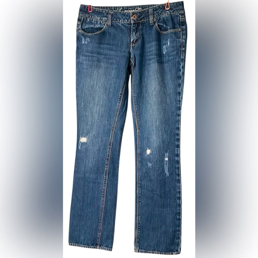 AMERICAN EAGLE Medium Wash 77 Straight Low Rise Distressed Jeans, Size 6, GUC.